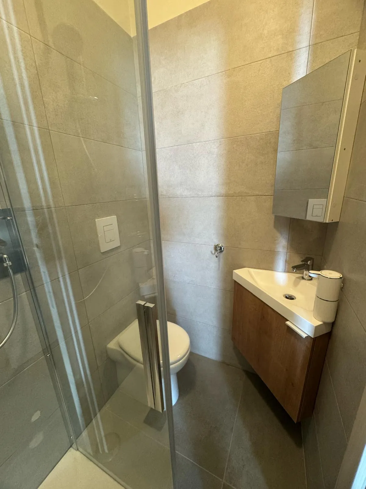 Camera Matrimoniale con Bagno in Comune (4/5)